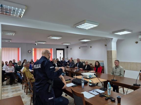 Spotkanie o bezpieczeństwie i zarządzaniu kryzysowym w Starostwie Powiatowym w Lesku