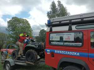 stoisko profilaktyczne w górach podczas akcji &quot;Bezpieczny szlak&quot;