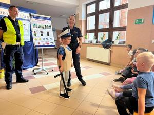 pogadanka o bezpieczeństwie na drodze w szkole w Myczkowie