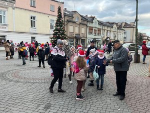 akcja &quot;Odblaskowy Mikołaj&quot; na ulicach Leska