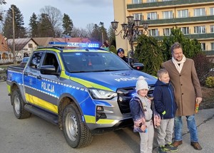 policjanci z Polańczyka na imprezie WOŚP w tej uzdrowiskowej miejscowości