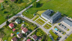 policjanci na 1. Powiatowym Rajdzie Rowerowym w Lesku