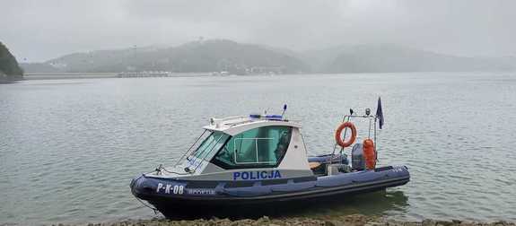 Policjanci monitorują sytuację hydrologiczną na terenie powiatu leskiego