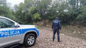 Policjanci monitorują sytuację hydrologiczną na terenie powiatu leskiego