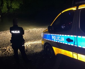 Policjanci monitorują sytuację hydrologiczną na terenie powiatu leskiego
