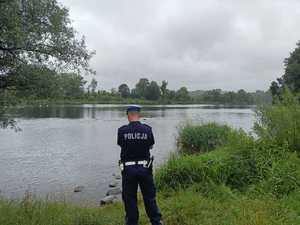 Policjanci monitorują sytuację hydrologiczną na terenie powiatu leskiego