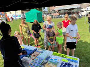 policjanci na pikniku rodzinnym w Uhercach Mineralnych promowali bezpieczeństwo