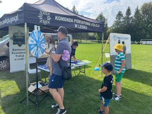 policjanci na pikniku rodzinnym w Uhercach Mineralnych promowali bezpieczeństwo