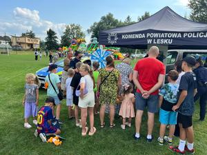 policjanci na pikniku rodzinnym w Uhercach Mineralnych promowali bezpieczeństwo