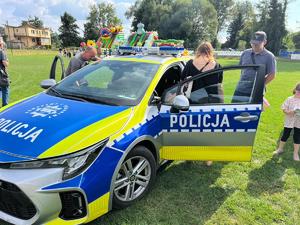 policjanci na pikniku rodzinnym w Uhercach Mineralnych promowali bezpieczeństwo