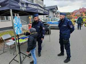 policjanci na charytatywnym pikniku rodzinnym w Baligrodzie
