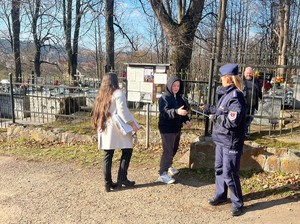 policjanci podczas akcji "Wszystkich Świętych"
