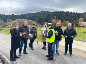 policjanci podczas akcji "Wszystkich Świętych"