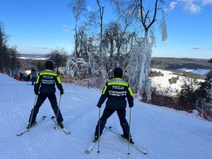 policyjny patrol narciarski w Bieszczadach
