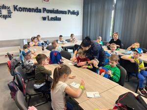Przedszkolaki odwiedziły leską komendę