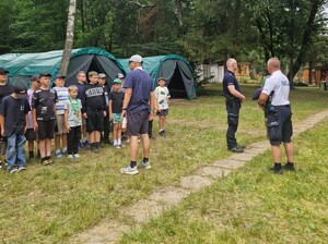 Policjanci odwiedzają harcerzy wypoczywających w Bieszczadach
