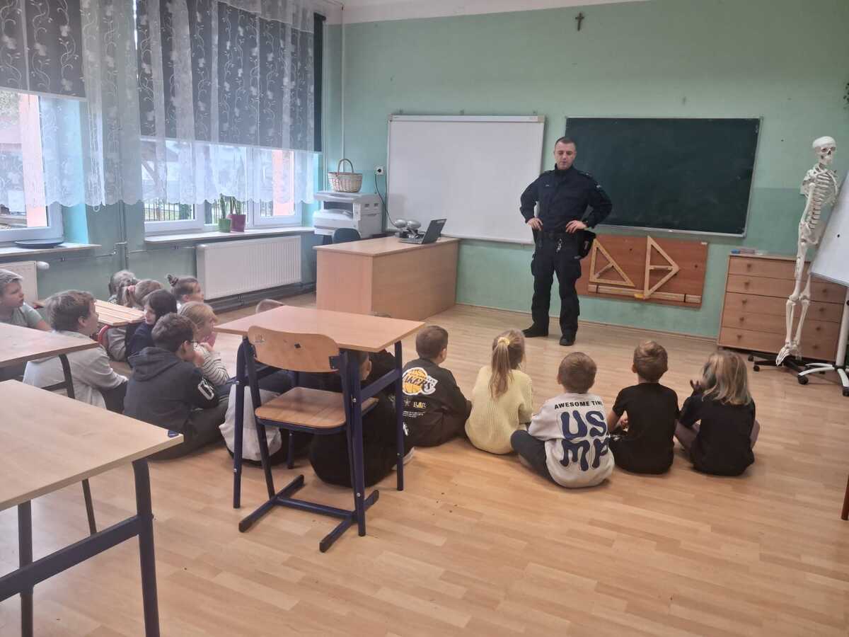 Działania profilaktyczne policji w Szkole Podstawowej w Bóbrce